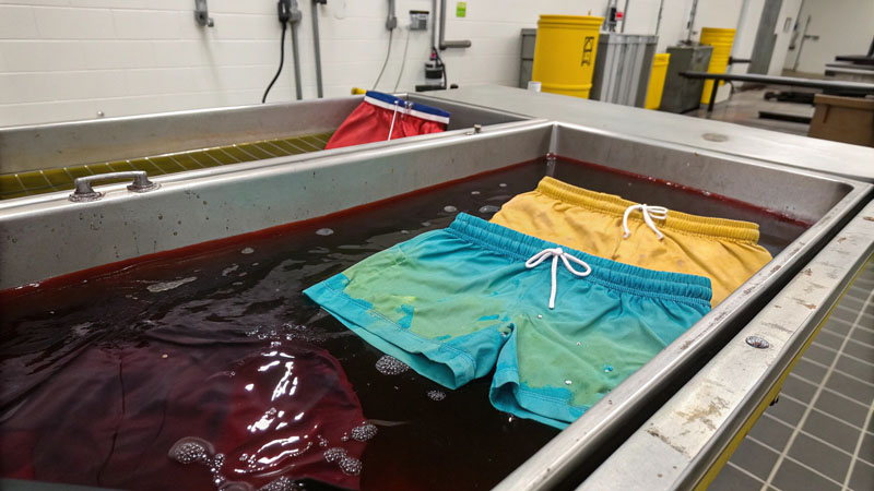 Shrinkage prevention beach shorts dyeing