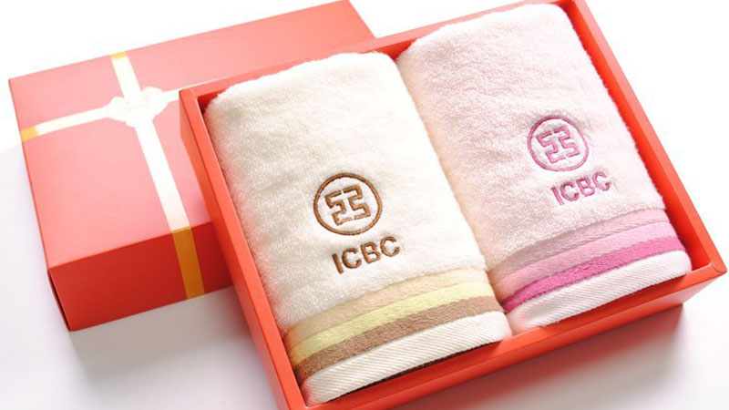 golf towel packaging and hardware